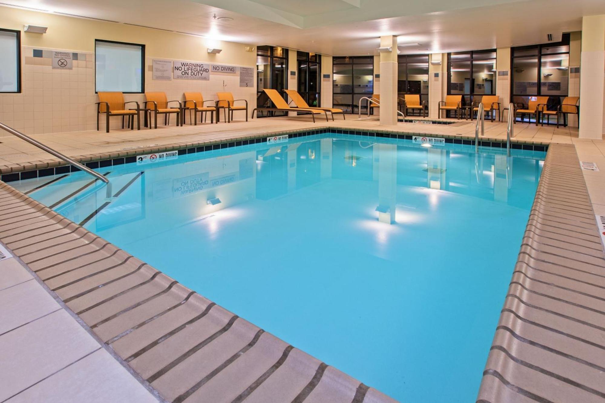 Courtyard Louisville Northeast Bagian luar foto