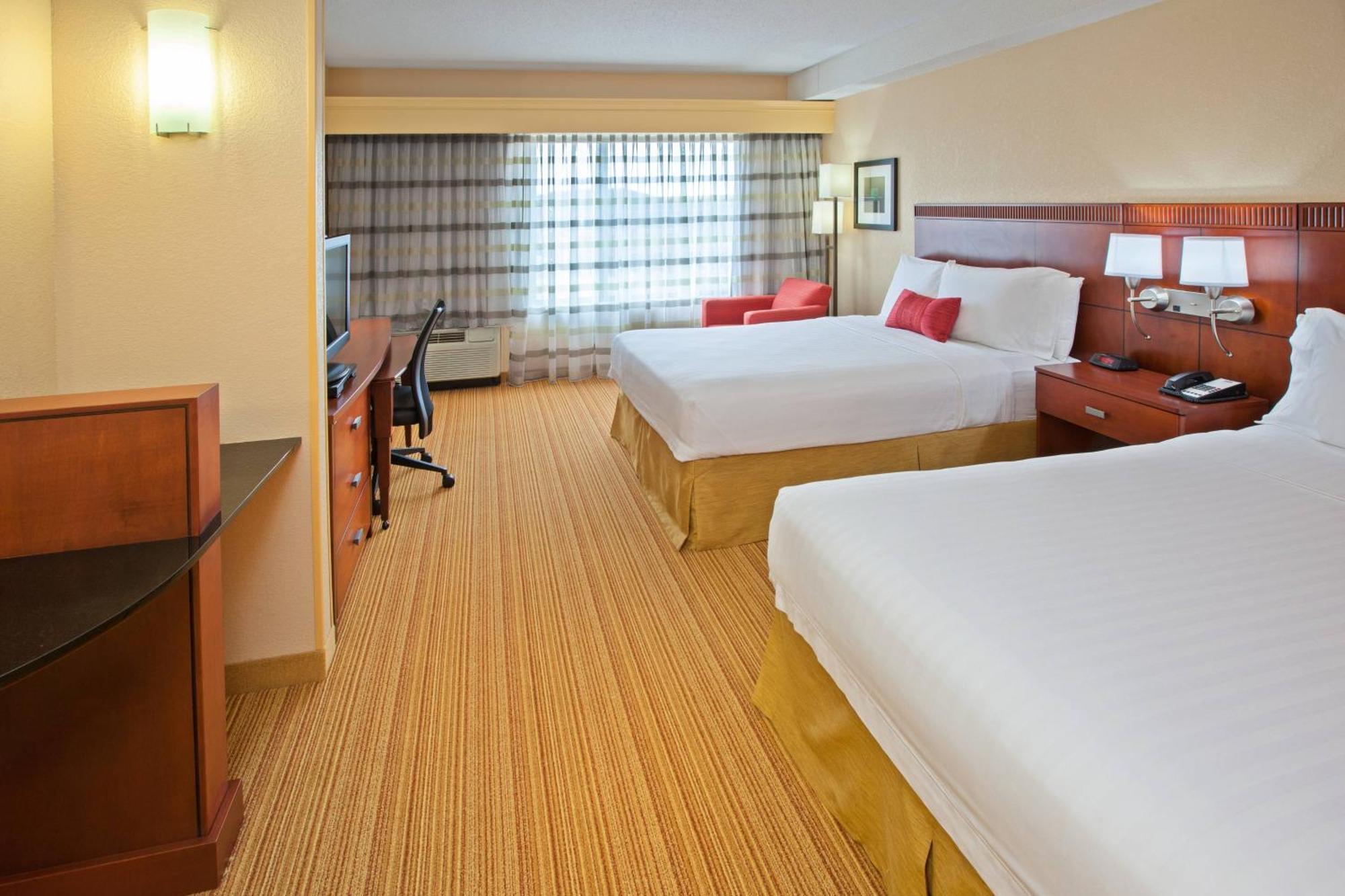 Courtyard Louisville Northeast Bagian luar foto
