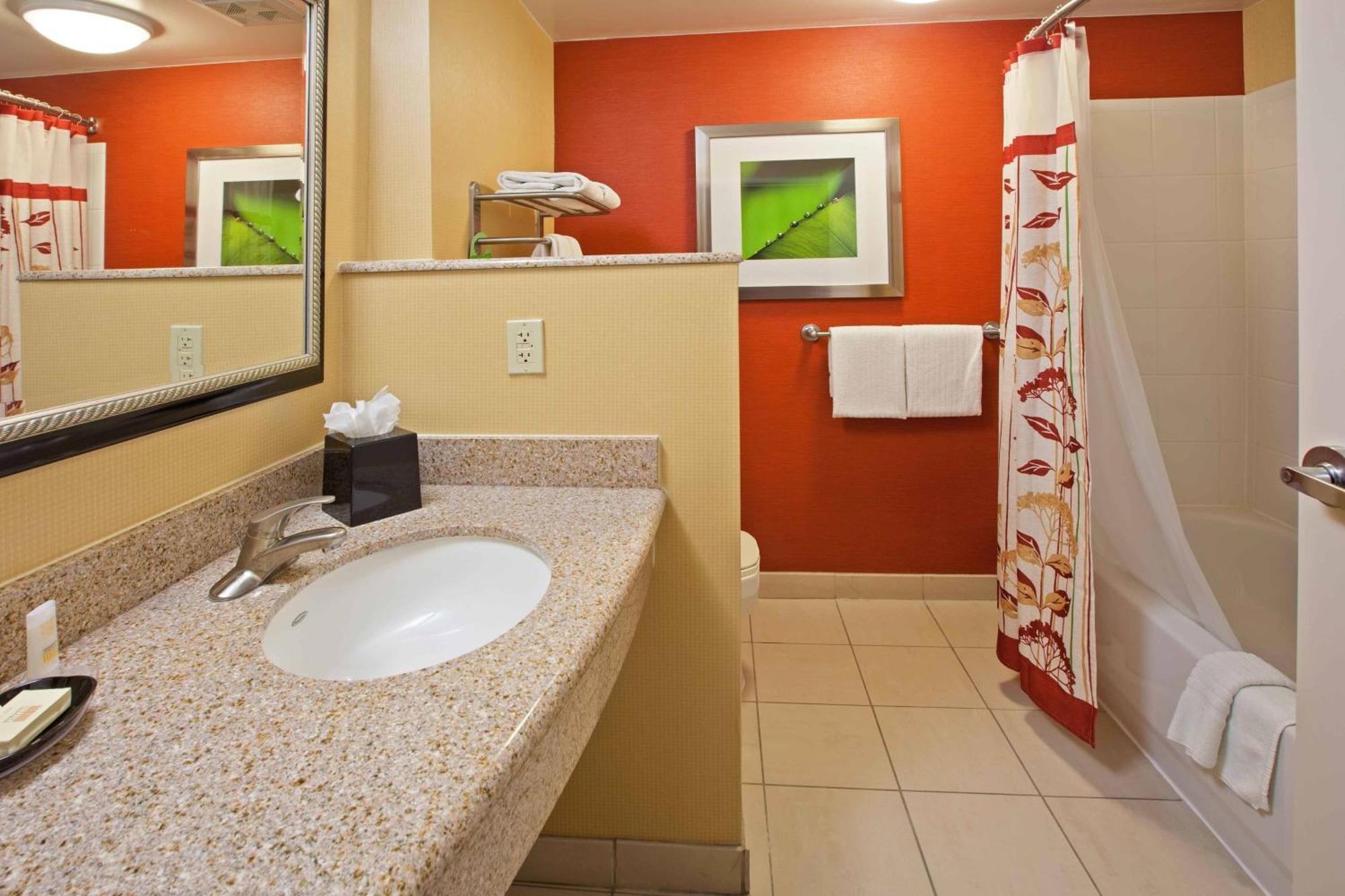 Courtyard Louisville Northeast Bagian luar foto
