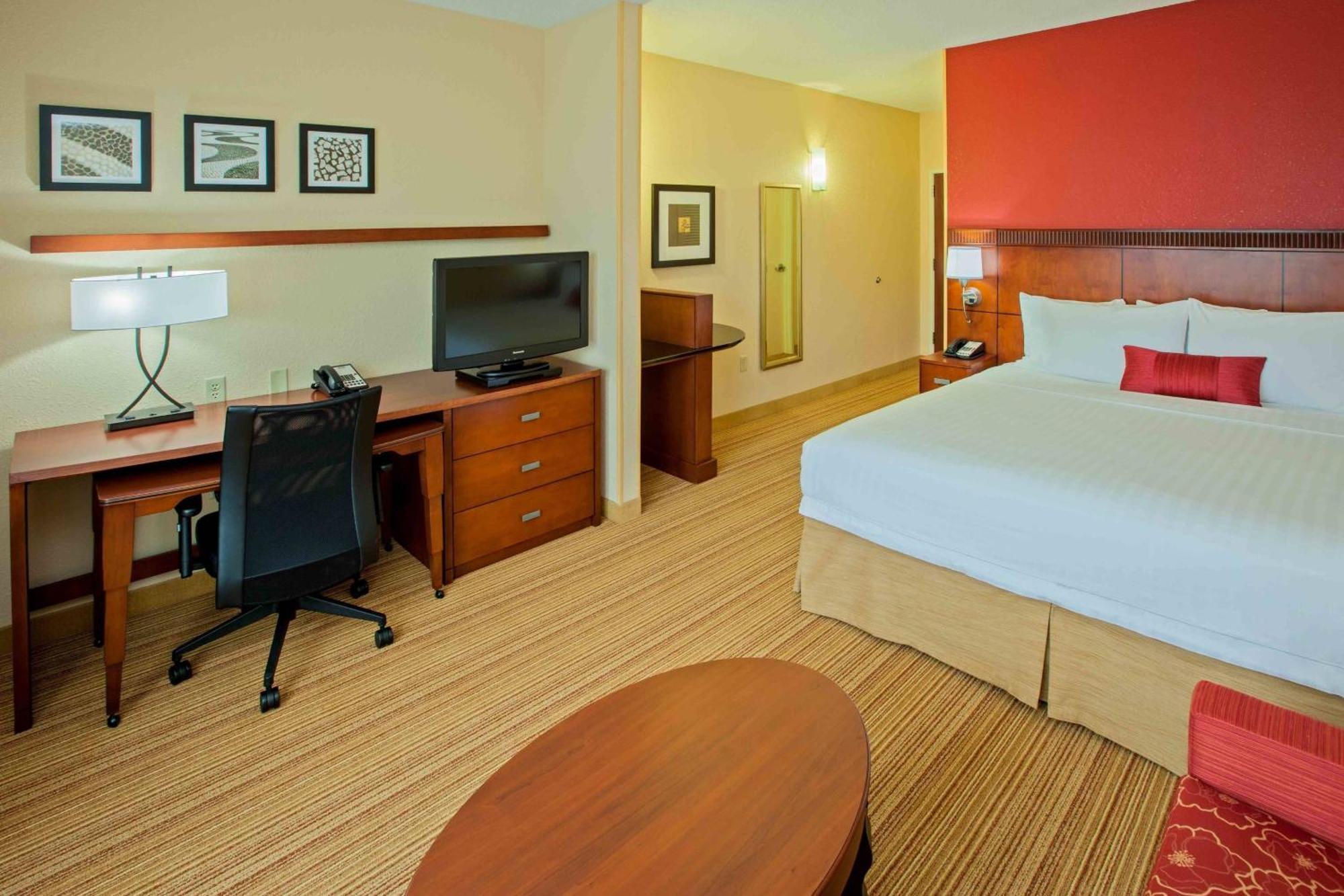 Courtyard Louisville Northeast Bagian luar foto