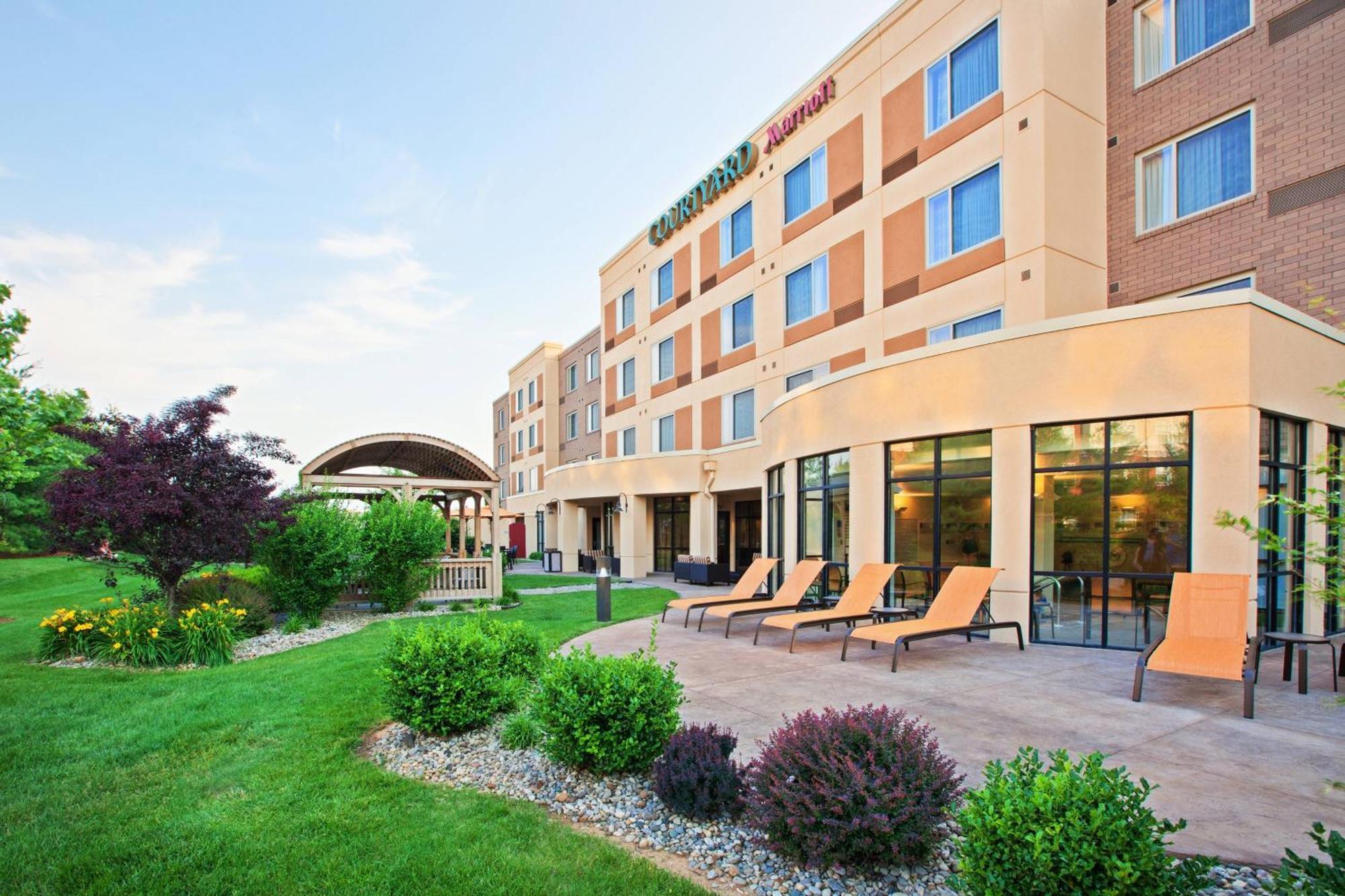 Courtyard Louisville Northeast Bagian luar foto